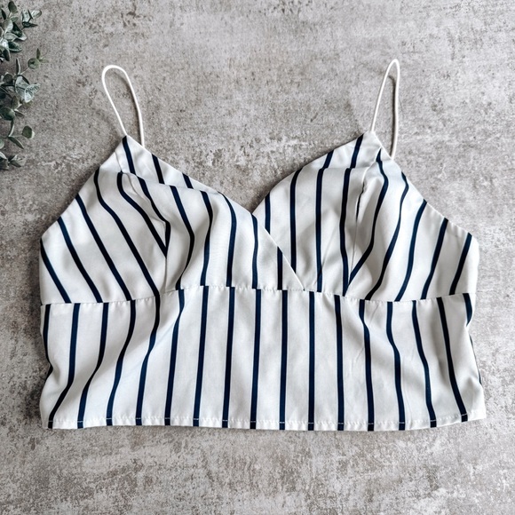 Cider White and Navy Vertical Stripe Crop Tank Top Size Large - Picture 1 of 4